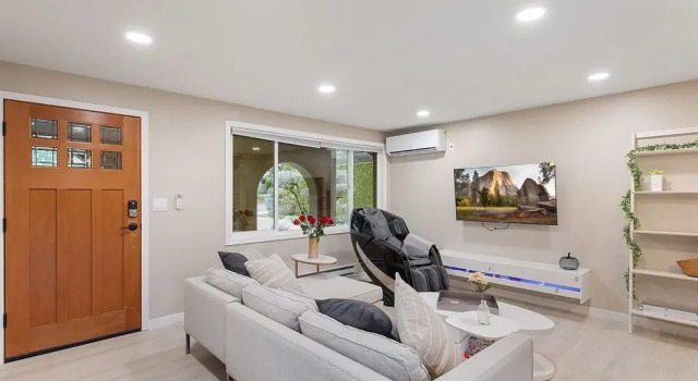 Joyful Kirkland Home, Near Beach, Hot Tub & AC, Забронировать Отель Киркленд штат Вашингтон
