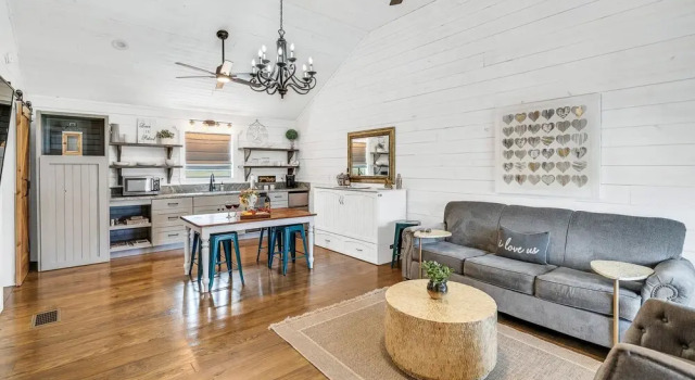Charming Romantic Cabin 2 Miles From Wineries!, Buchen Sie Hotel Fredericksburg Weinbaugebiet Texas