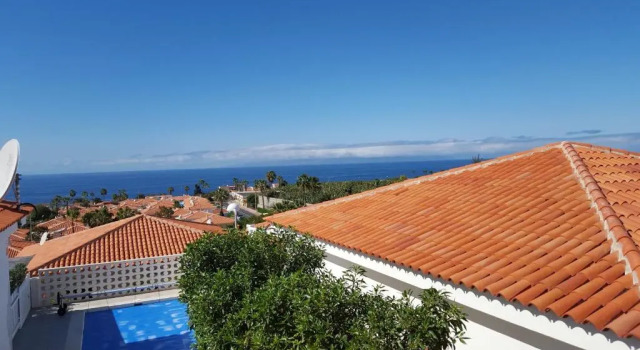 Bella Villa with incredible ocean views, Book Villa Hotels in Tenerife with Parking, Parking