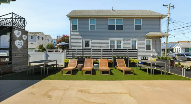 Wildwood Condo: Community Pool, Walk to Beach!