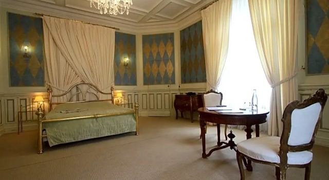 Полулюкс Standard Hotel The Originals Château de Perigny