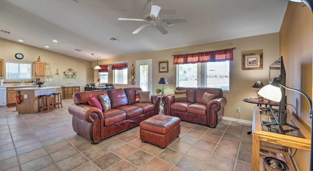 Fort Mohave Family Home w/ Golf Course Views!, Buchen Sie Ferienhaus Fort Mohave Nevada