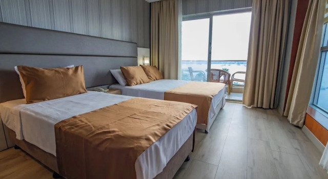Двухместный номер Standard с балконом и с видом на море Point Beach Hotel