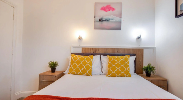 Номер Deluxe OYO TamTam Acton Hotel