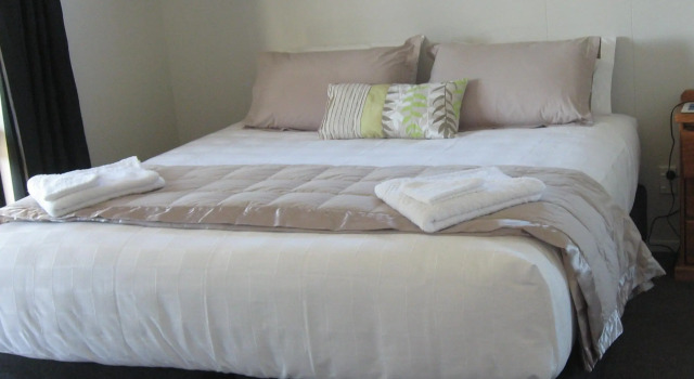 Bluebell Lodge and Cottage, Rezerwuj Dom wakacyjny Hotele w Auckland Region z parkingiem, Parking