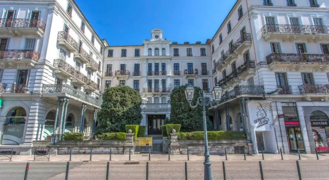 EXCEPTIONNEL! Luxueux appartement 150 m2 Terrasse 40m2 plein centre 6personnes, Prenota Appartamento Hotel a Alvernia con parcheggio, Parcheggio