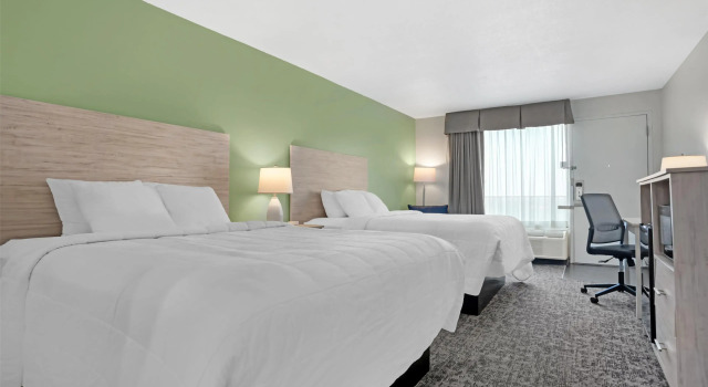 Четырёхместный номер Standard с видом на воду Best Western Navarre Waterfront