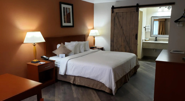 Двухместный номер Deluxe Airport Inn