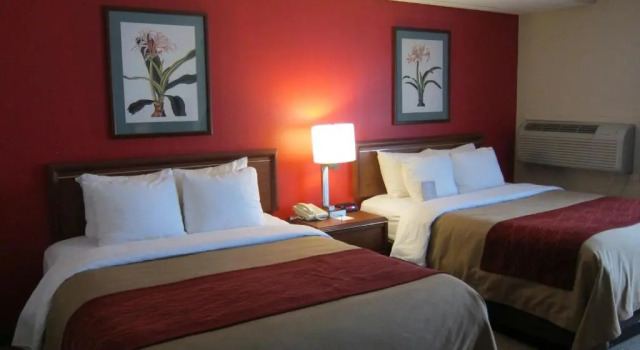 Четырёхместный номер Standard Ramada by Wyndham Downtown Spokane