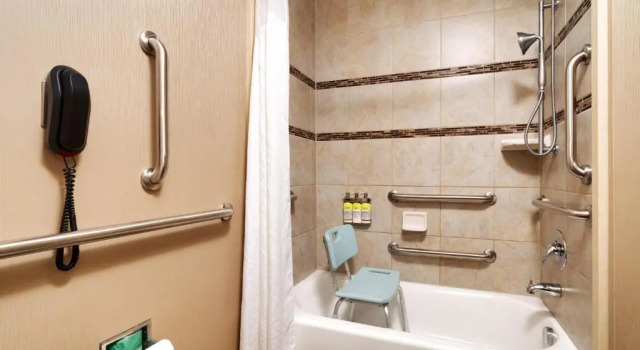 Четырёхместный номер Standard Holiday Inn Express Hotel & Suites Butte by IHG