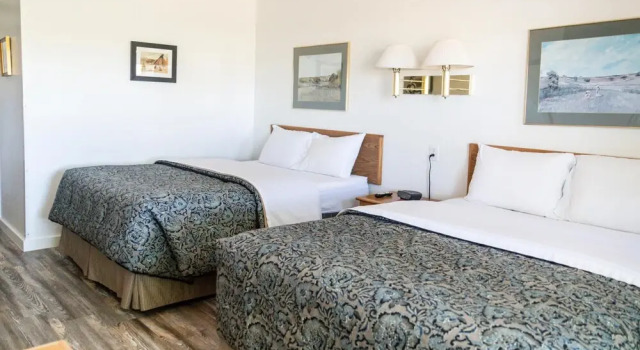 Riverwood Inn Hotel Premiere Double Queen Suite, Book Hotel Hoteller i Delta med parkering, Parkering