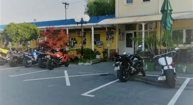 Moto klub Brod, Rezervovat Hotel Hotely v Slavonia s parkováním, Parkování