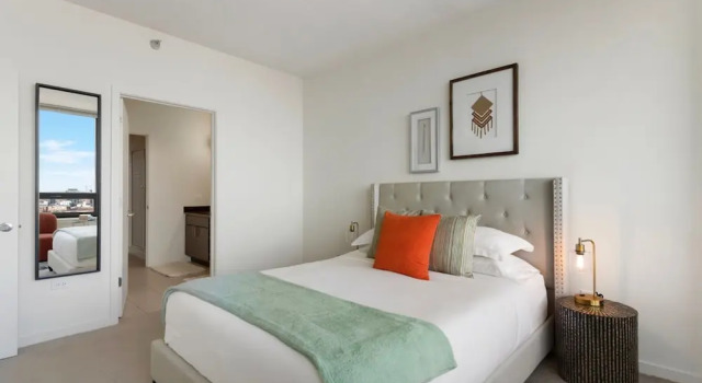 West Loop Luxe 2BR Balcony Skyline Views, Забронировать Апартаменты/квартира Апартаменты Чикаго, рядом с Клинтон, Апартаменты/квартира