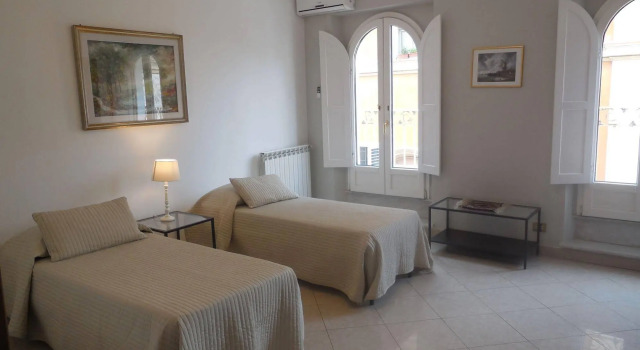 Italy Rents Spanish Steps, Забронировать Отель Спанья Рим, рядом с Площадь Фламинио