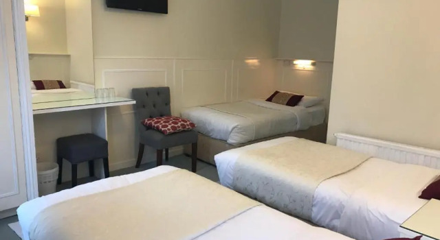 Трёхместный номер Standard Dergvale Hotel