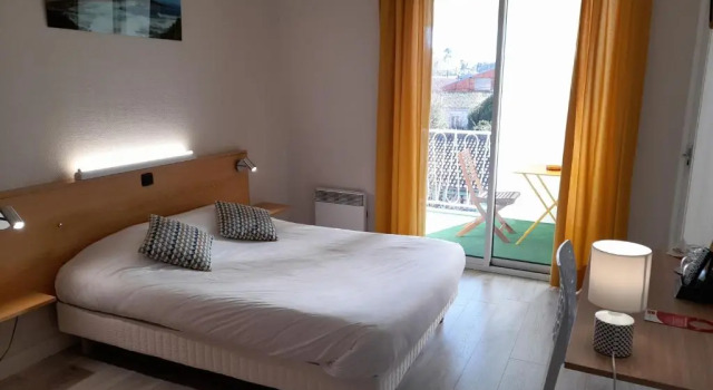 Двухместный номер Standard с балконом Hotel de France