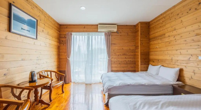 Четырёхместный номер Standard с видом на горы Bishui Shanju Lakeside B&B