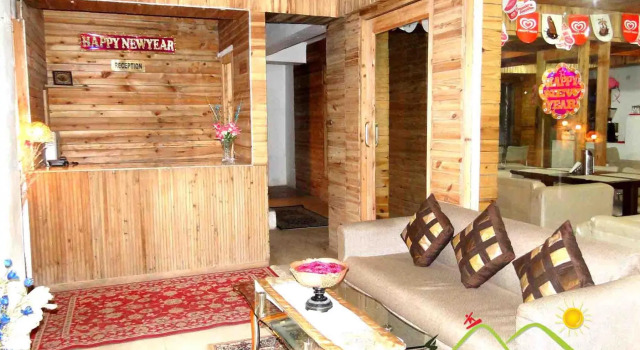 Krystal Hotel Restaurant, Забронировать Отель Отели Патнитоп с парковкой, Парковка