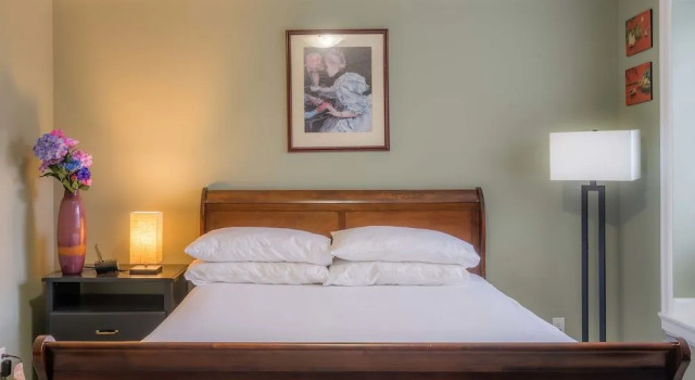 Vancouver Yuelai Guesthouse, Забронировать Гостевой дом Кокуитлам Lower Mainland British Columbia