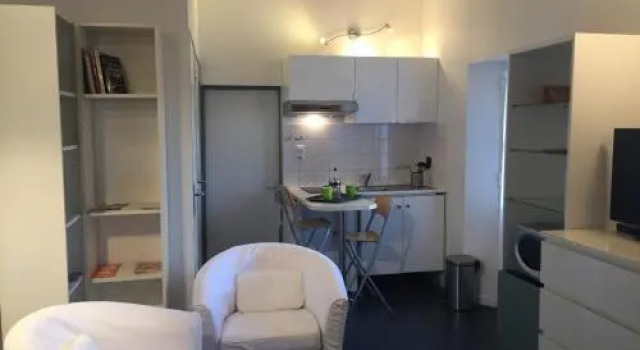 Charmant Studio Brignoles, Rezervasyon Otel Brignoles otoparklı oteller, Otopark