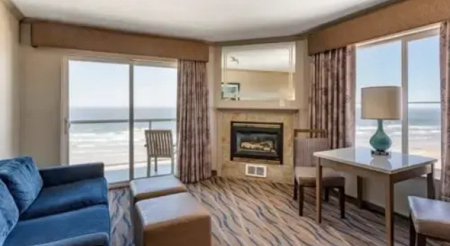 Люкс Family Elizabeth Oceanfront Suites, an Ascend Collection Hotel