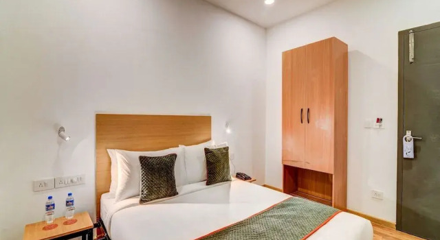 OYO Townhouse 104 Koramangala Maharaja Signal, Забронировать Отель Отели Корамангала с парковкой, Парковка