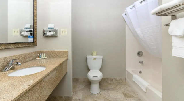 Номер Standard Quality Inn Bourne - Cape Cod