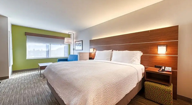 Четырёхместный люкс c 1 комнатой Holiday Inn Express & Suites Manitou Springs by IHG