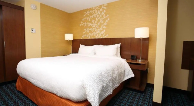 Люкс Fairfield Inn & Suites East Grand Forks