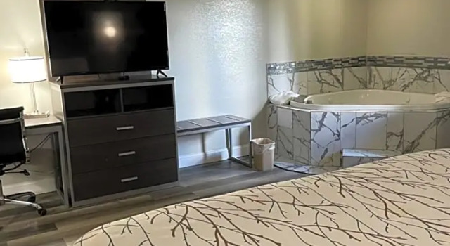 Номер Deluxe HomeTown Inn & Suites