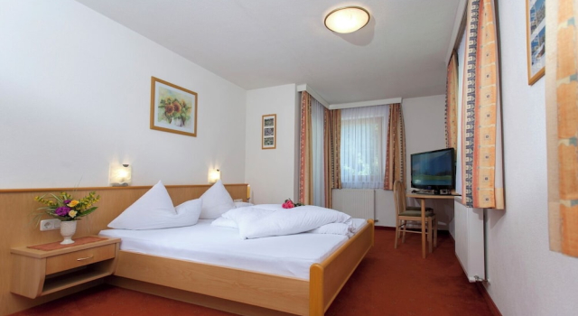 Семейный номер Standard с балконом Hotel Garni DIAS - Silvretta Card Premium inklusive