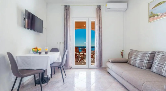 Апартаменты c 1 комнатой с балконом и с видом на море Apartments Mrkan