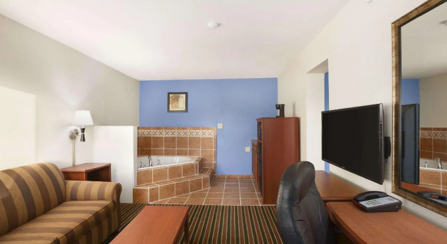 Двухместный люкс Days Inn by Wyndham Champaign/Urbana