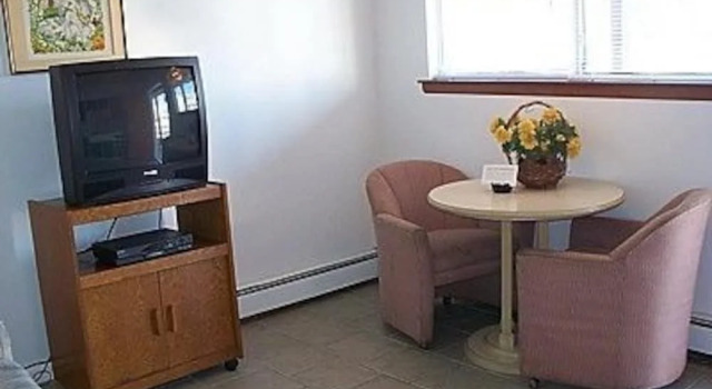 Aquarius Arms Motel