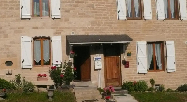 Au Clos d'Ardennes, Book Bed and Breakfast Hoteller i Great Eastern Region med parkering, Parkering