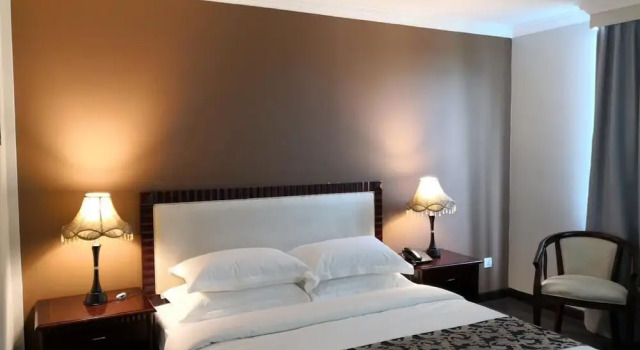 Hornbill Garden Hotel, Rezerwuj Hotel Hotele w Kampong Madewa z basenem, Basen