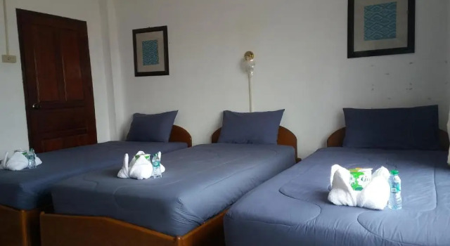 Кровать в общем номере Sanhak Guesthouse 1