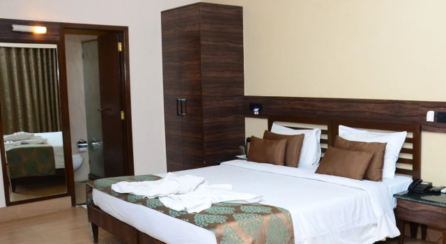 Upper Deck Resort - Highest Peak, Lonavala, Забронировать Курортный отель Отели штата Махараштры 3 звезды, 3*