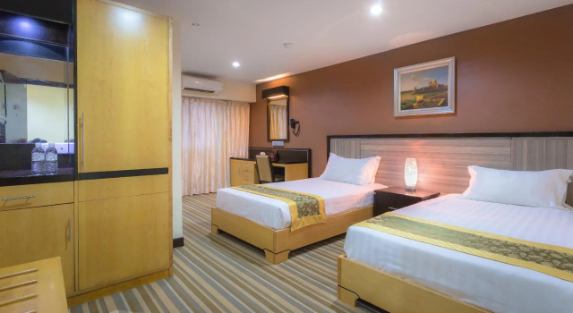 Luksusowy dwuosobowy pokój Hotel Hallmark Inn