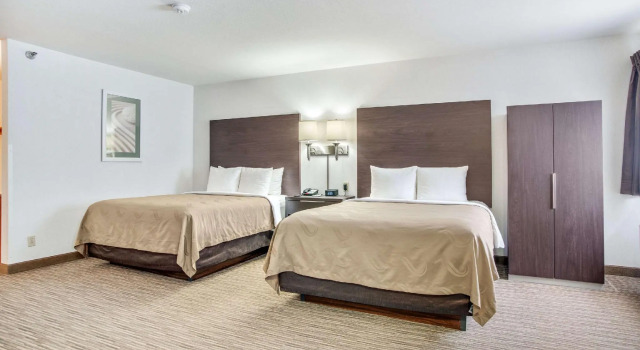 Четырёхместный номер Standard EverSpring Inn & Suites