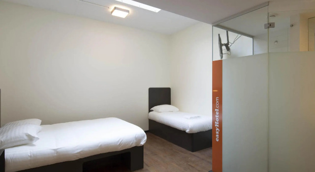 Трёхместный номер Standard easyHotel The Hague City Centre