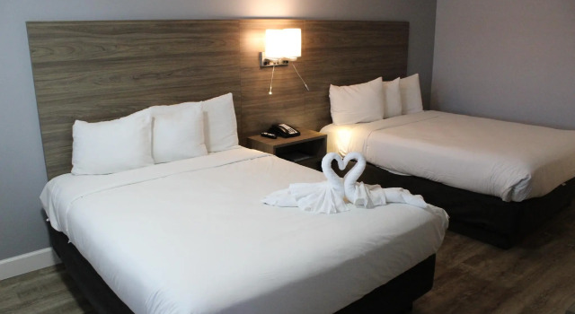 Четырёхместный номер Standard Vagabond Inn San Luis Obispo