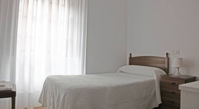 Pensión Arango, Book Hotel Pravia 