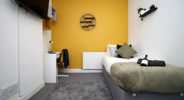 Dyzyn Living - City View City Center 5 Mins From Train Station