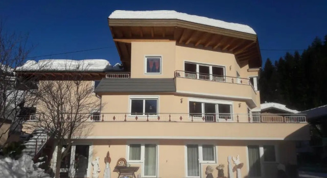 Apart la Montagnia, Rezerwuj Hotel Hotele w Tyrol z parkingiem, Parking