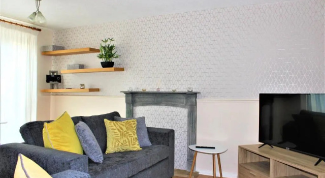 Коттедж Oldbrook Lovely 3 Bedroom House Sleeps 6 FREE PARKING and NETFLIX