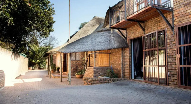 Thatch Haven Guesthouse, Prenota Affittacamere Hotel a Gauteng con piscina, Piscina