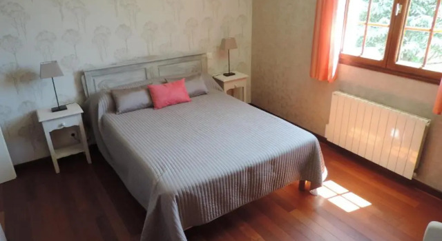 Le jardin des paons, Book Hotel Issac Dordogne