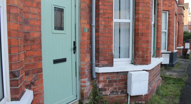 Stunning 4-bed House in Belfast, Забронировать Апартаменты/квартира Отели Белфаста с парковкой, рядом с Тюрьма Крамлин-Роуд в Белфасте, Парковка
