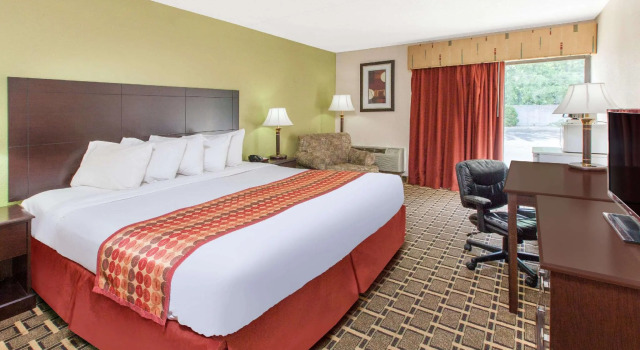 Двухместный номер Standard Days Inn & Suites by Wyndham Madison Heights MI